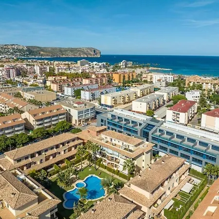 Luxury 5-bedroom Townhouse In Jardines Del Pla, Javea 250m From The Arenal 펜션