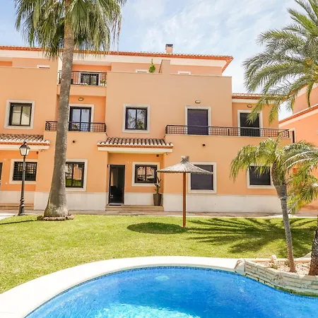 Luxury 5-bedroom Townhouse In Jardines Del Pla, Javea 250m From The Arenal
